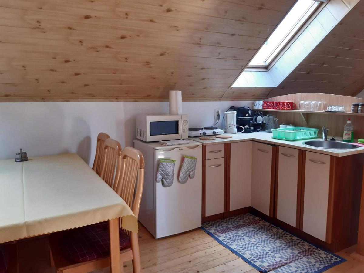 Chalupa Helena Na Poraci Exteriör bild